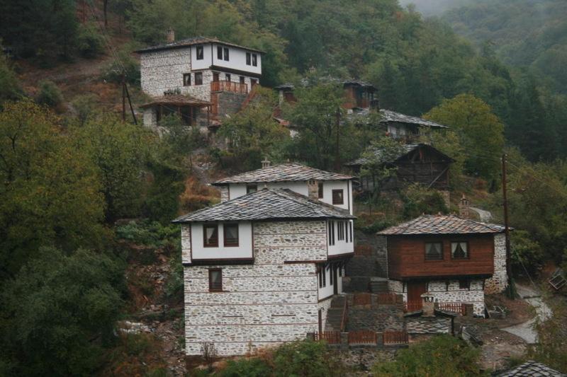 Complex Kosovo Houses Exterior photo