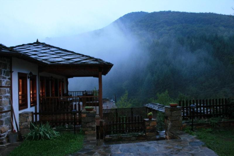 Complex Kosovo Houses Exterior photo