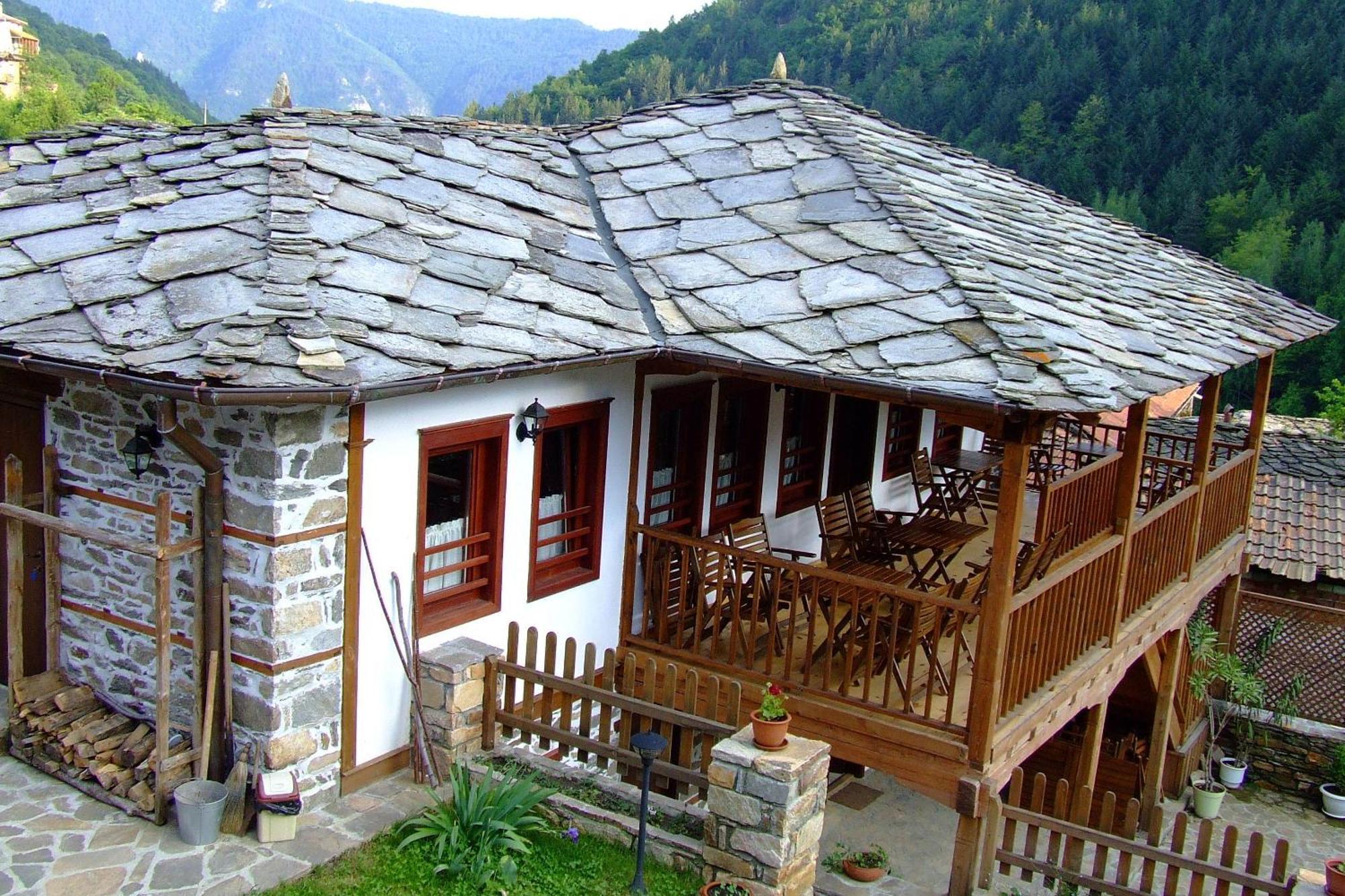 Complex Kosovo Houses Exterior photo