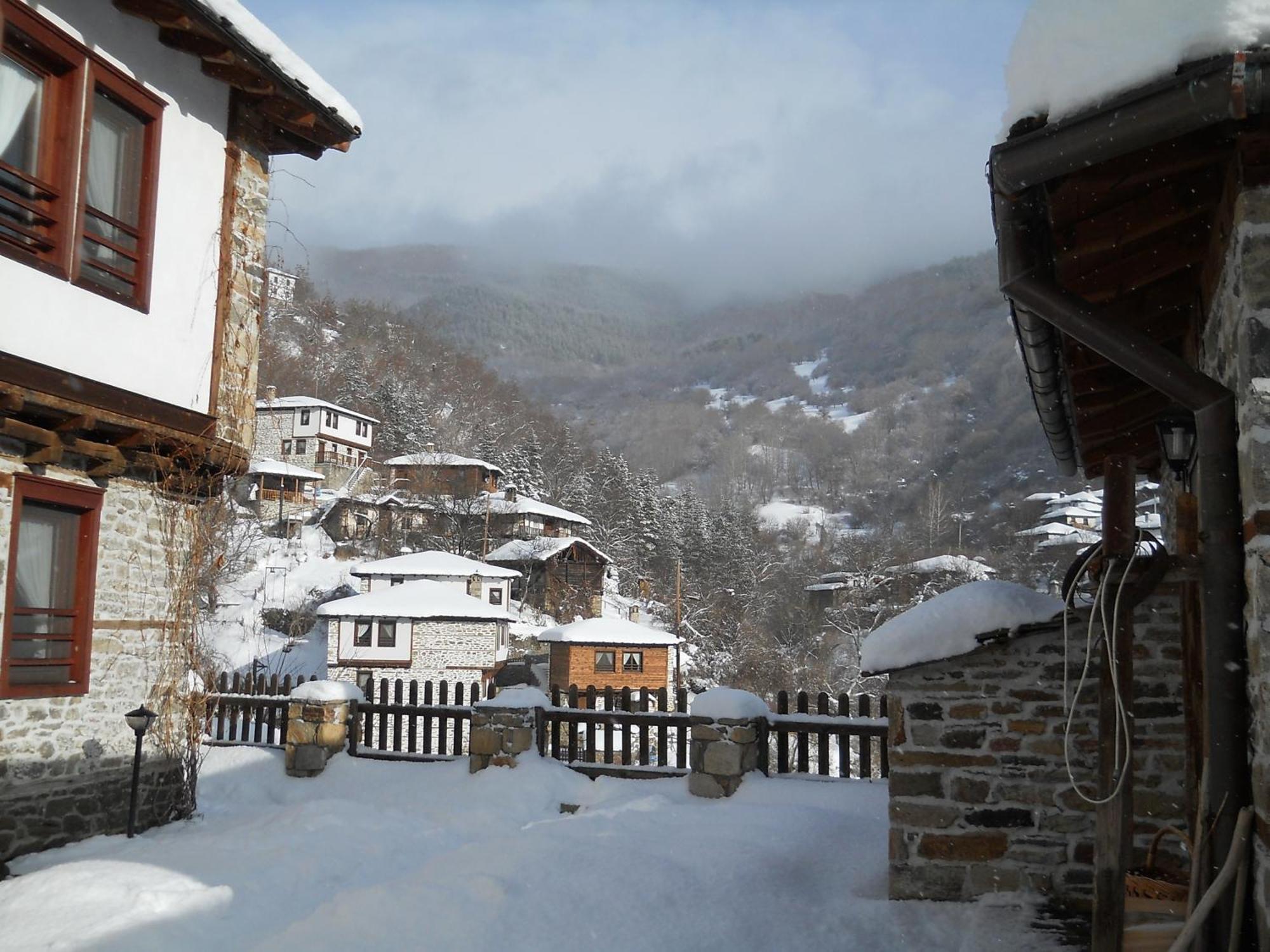 Complex Kosovo Houses Exterior photo