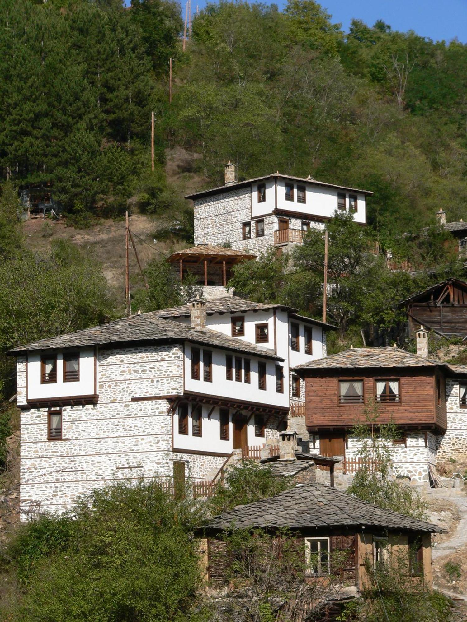 Complex Kosovo Houses Exterior photo