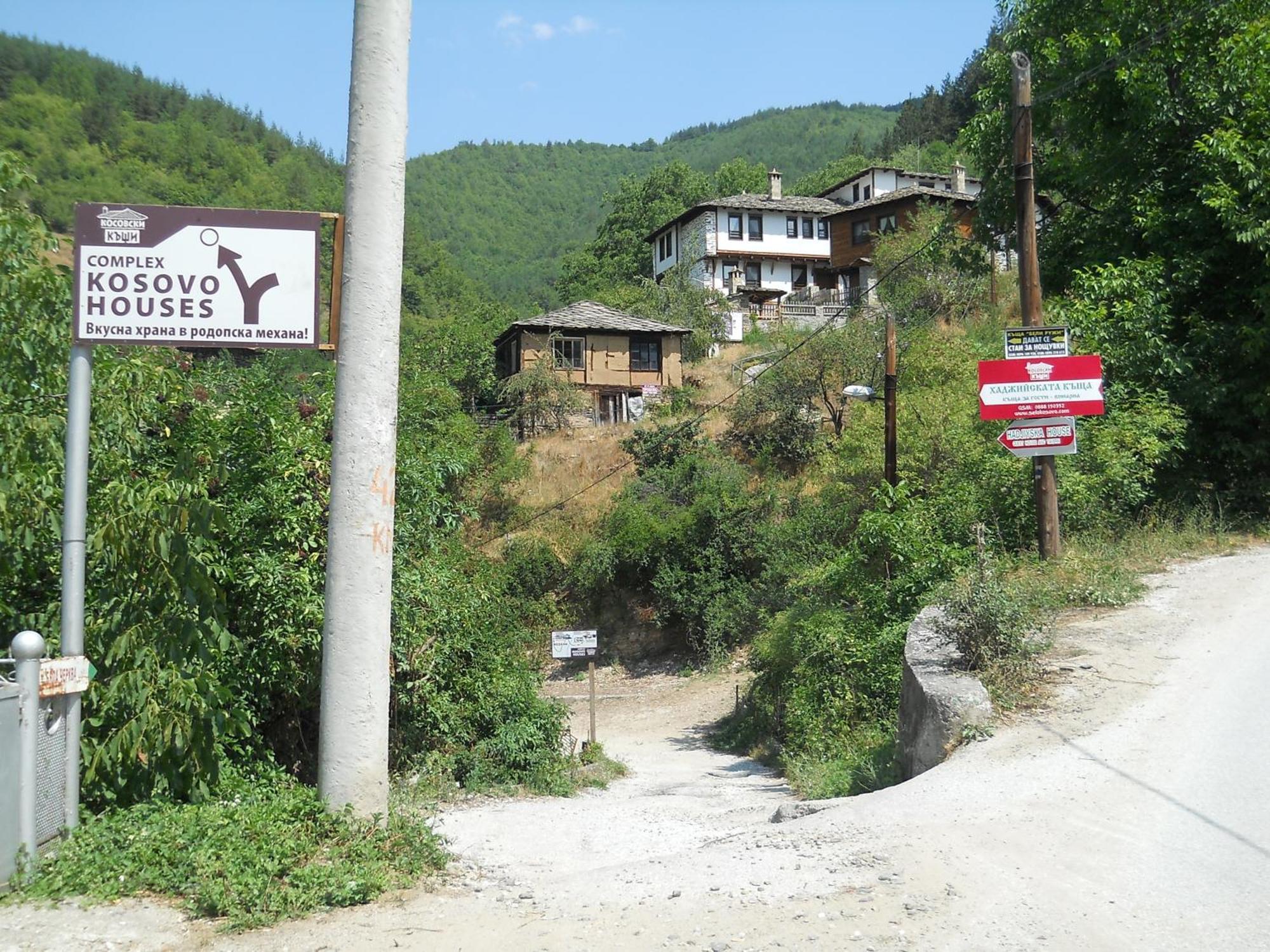 Complex Kosovo Houses Exterior photo