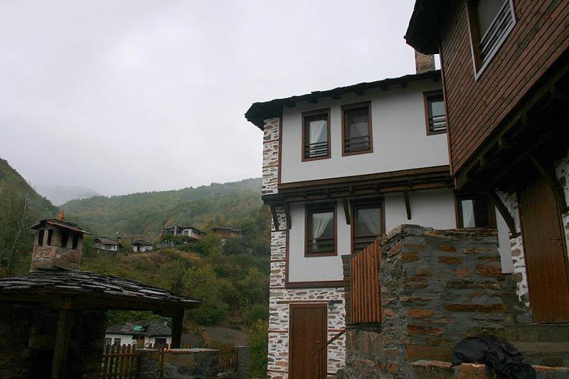 Complex Kosovo Houses Exterior photo